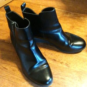 Black comfort plus wedge heel ankle boots